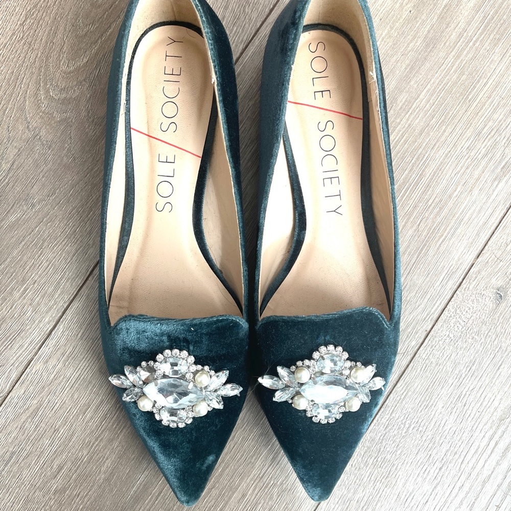 Sole society bejeweled flats / Libry